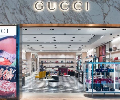 gucci store london heathrow